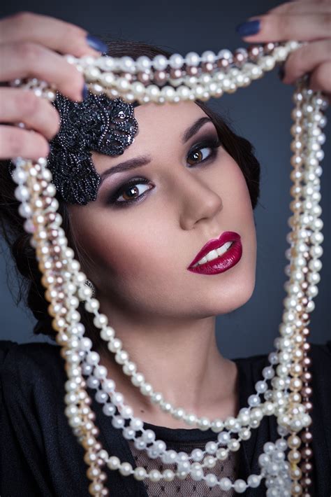 The Roaring 20's Makeup | Pearl lipstick, Roaring 20s makeup, 20s makeup