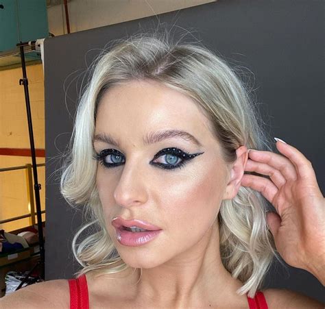 Jess Davies - Bio, Age, Height, Wiki, ???? | Models Biography