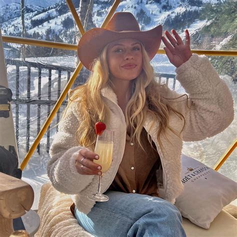 TikToker Xandra Reveals What the Influencer Community Is Really Like