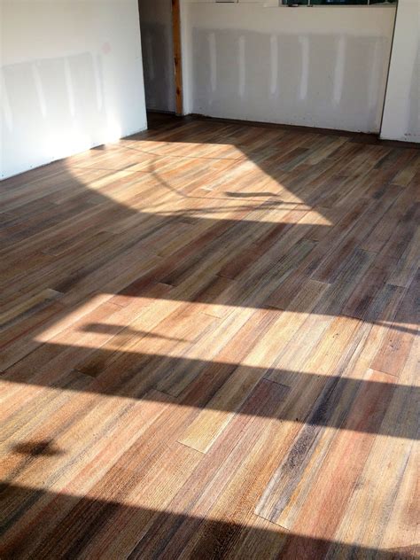 Stained Concrete Floors Look Like Wood - Flooring Tips