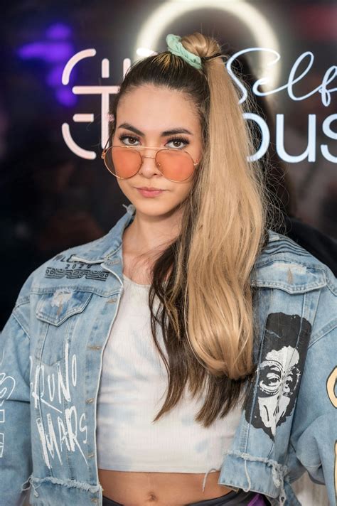 Latina Selfie Photos, Download The BEST Free Latina Selfie Stock Photos & HD Images