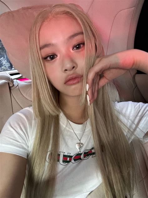 Prettiest kpop idol can pull off any look : r/KpopBeautiful