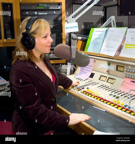 Candid celebrity hi-res stock photography and images - Alamy