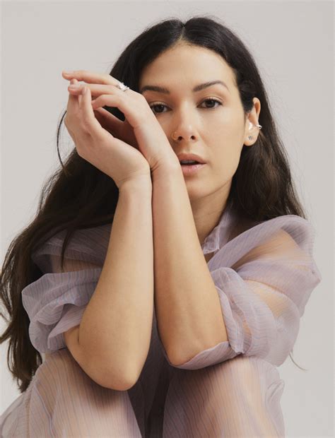 Nella • Red Light Management