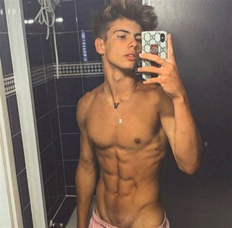 Pin de Gatubelo en fotos. | Moda para hombre urbana, Chicos musculosos, Ropa hipster hombre