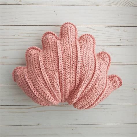 Crochet Seashell Pillow Pattern » Weave Crochet