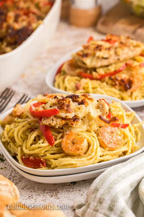 Copycat Olive Garden Chicken and Shrimp Carbonara ⋆ Real Housemoms