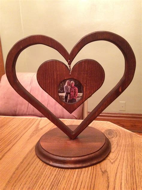 Pin by Ricardo Teixeira on Ideias para madeira | Valentine wood crafts ...