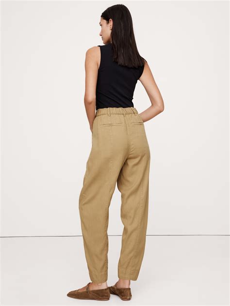 Super-Soft Soma High-Rise Barrel-Leg Pant | Banana Republic