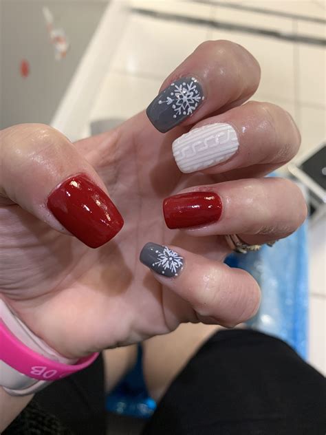 Christmas Dip nails | Red christmas nails, Holiday nails, Grey ...