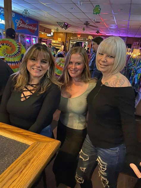 Three moms at the bar💯🔥👏👍 : r/Ranked_Girls