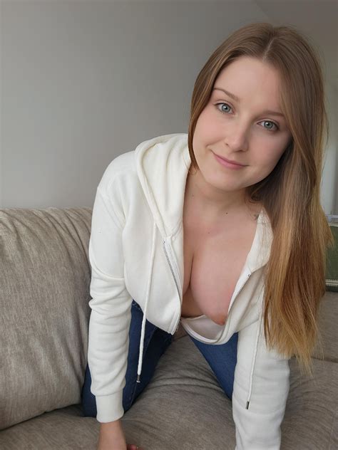 Please look down my blouse : r/downblouse