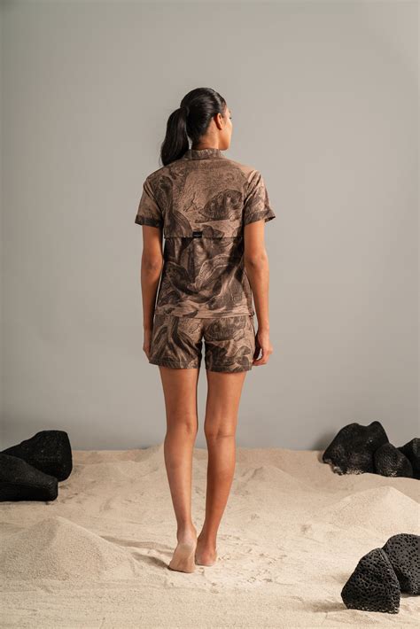 CAMISA TÉCNICA MANGA CORTA TORTUGAS KAKI – Darwin and Wolf