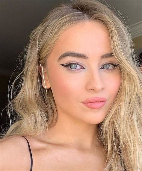 Sabrina Carpenter Makeup - Festival Makeup Inspiration