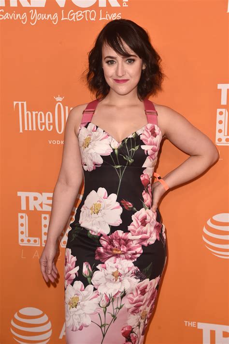 'Matilda' Star Mara Wilson, 36, Stuns in Red Dress That Looks Like a ...