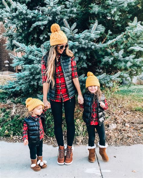 Matching Mom and Me Style | Christmas photos outfits, Christmas ...