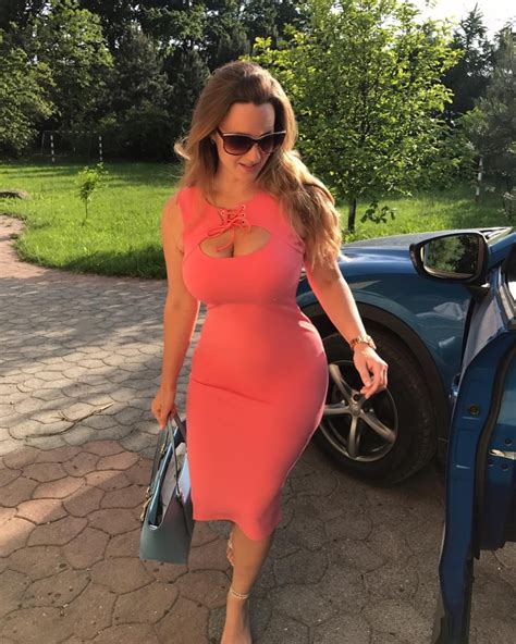 ANNA_MARISAX on Instagram: “Sometimes less is more 👩🏼‍🎓🌟👠 guys, New YouTube video coming soon! I ...