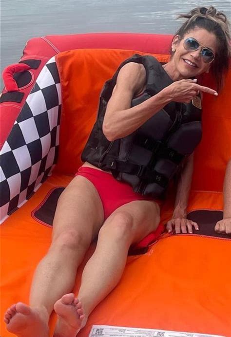 Kristi Noem barefoot : r/womenoftheright