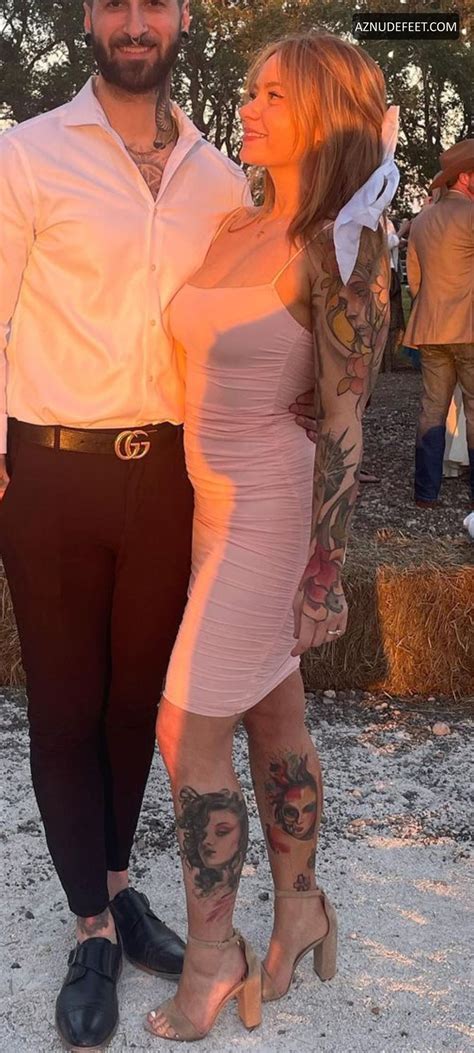 DEANNA JAMES Feet - AZNudeFeet