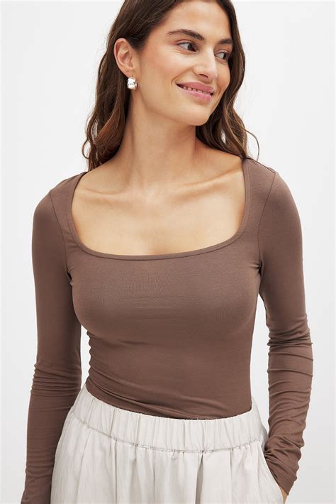 Soft Line Scoop Neck Long Sleeve Top Brown | NA-KD