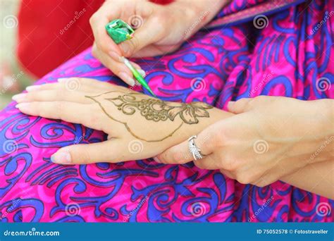 Mehendi: Henna Body Painting Stock Photo - Image of relaxation, instruments: 75052578