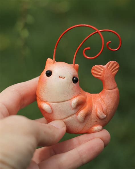 These cats turned out to be very funny! Sushi the cat is so appetizing ...