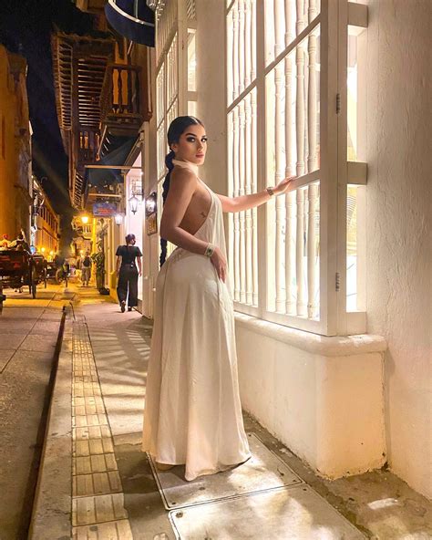 Jessica Arcila Cespedes | 🌅𝒞𝒶𝓉𝒸𝒽 𝒻𝓁𝒾𝑔𝓉𝒽𝓈 𝓃𝑜𝓉 𝒻𝑒𝑒𝓁𝒾𝓃𝑔𝓈🌅 | Instagram