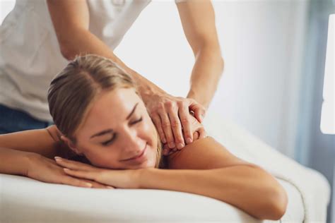 Are You Supposed to Tip a Massage Therapist? Expert Tips Revealed ...