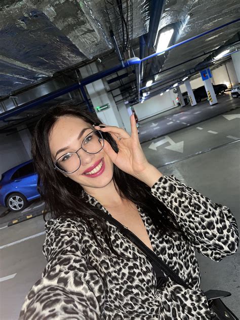 I know it's too much, but please hold on : r/TastefullyRevealing