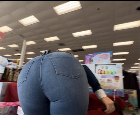 Latina in jeans bending over. Incredible - Tight Jeans - Forum