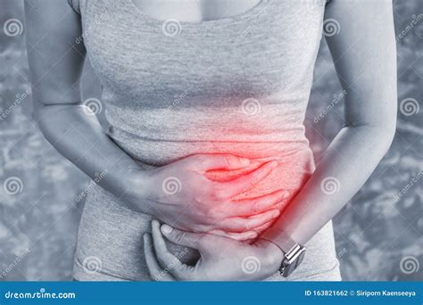Women Pain In Lower Left Side Of Abdomen Female / Stabbing Pain In The ...