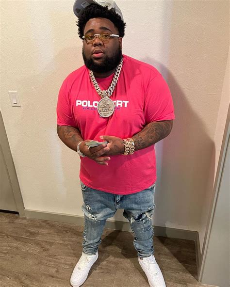 Rod Wave Outfit from June 16, 2022 | WHAT’S ON THE STAR?