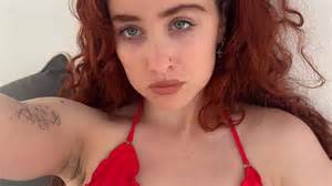 10 Photos of Chappell Roan After Her Controversial 'Naked Dress ...