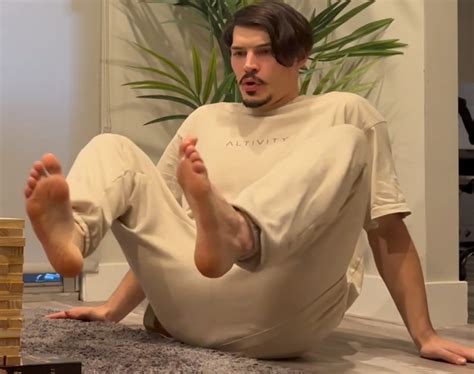 Vladislav Litvinenko's feet