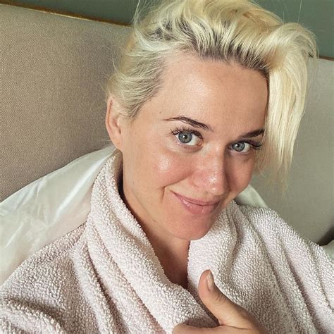 Katy Perry reveals extremely rare no-makeup selfie