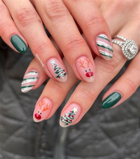 47 IRRESISTIBLE CHRISTMAS NAILS YOU'LL WANT TO COPY - Stylin by Sarita