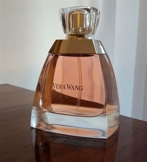 Vera Wang Vera Wang perfume - a fragrance for women 2002