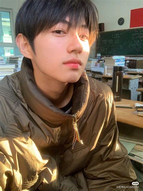 𝘀𝗮𝗳𝗲=𝗳𝗼𝗹𝗹𝗼𝘄 | Cute asian guys, Boyfriend pictures, Anime guys shirtless