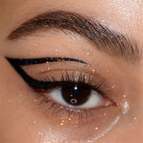 Glitterally Obsessed + Graphic Liner | No eyeliner makeup, Makeup ...
