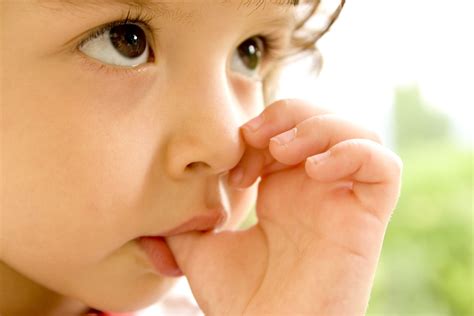 Thumb-Sucking Child: The Pros, Cons & How to Stop It – ParentingBest.com