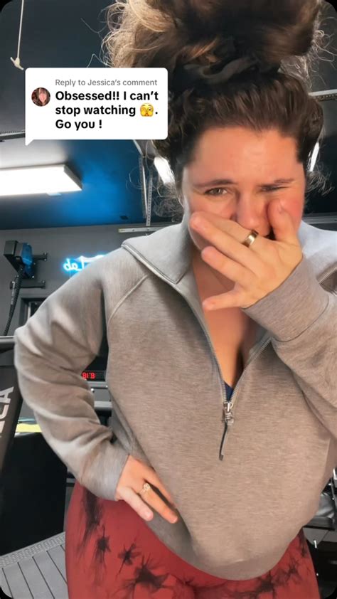 Tay | Top by SmartWool and leggings by Skims. Mid dance moves by Hunnie 🤣 #confidence #curves # ...