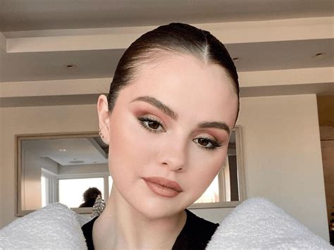 Selena Gomez No Makeup Close Up