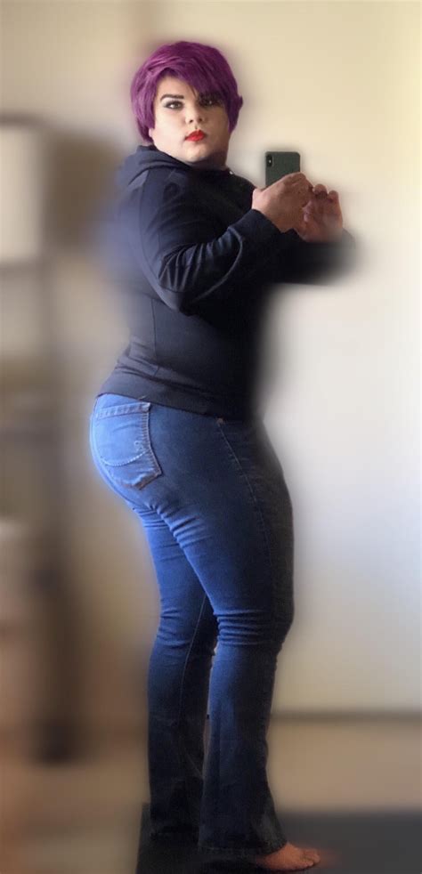 Thick emo girl in very tight jeans : r/sexygirlsinjeans