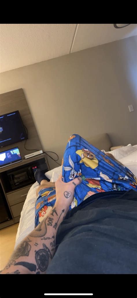 Like my bulge ? : r/MONSTERCOCKS