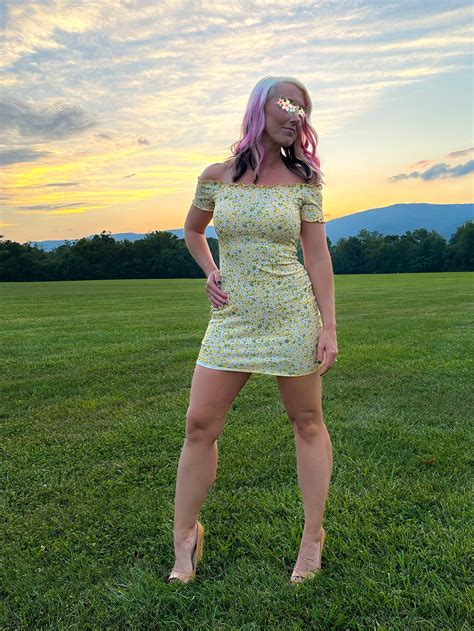 Naughty young wife looking to show off my body, not bad for a mom : r/VirginiaGoneWild