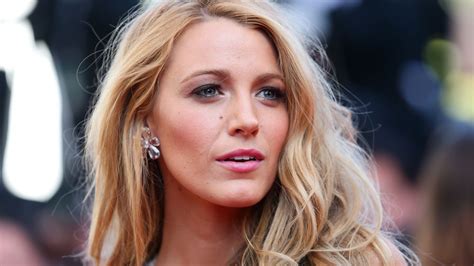 Blake Lively's 60lb weight loss journey - see photos of transformation ...