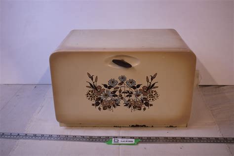 Tin Vintage Bread Box - Bodnarus Auctioneering
