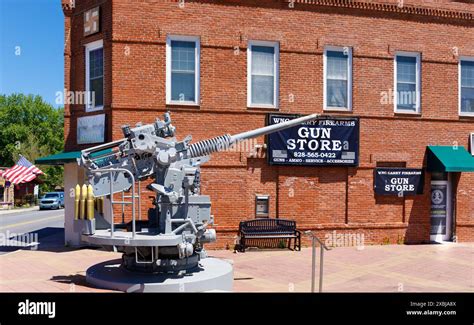 Clyde, NC, USA-4 May, 2023: Downtown gun store and memorial military ...