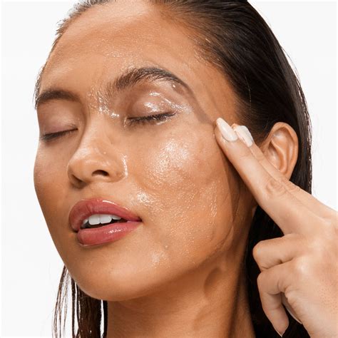 5 Simple Beauty Tips For Removing Stubborn Makeup