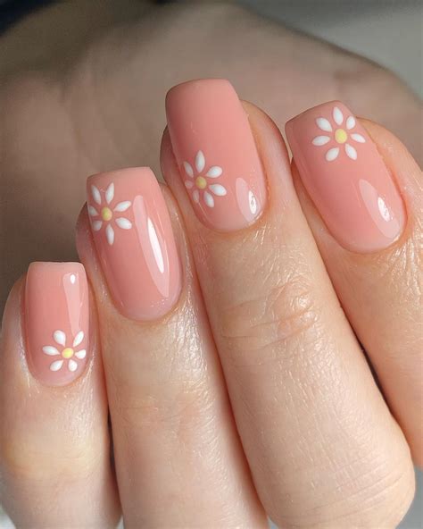 41+ Simple & Easy Short Nail Designs (2025) - DrExplains